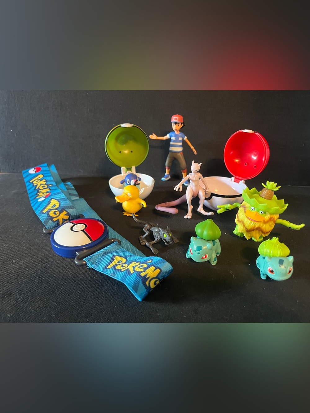 Pokemon Figure Set with Belt, 2 Poke Balls and 8 figures - Picture 4 of 4